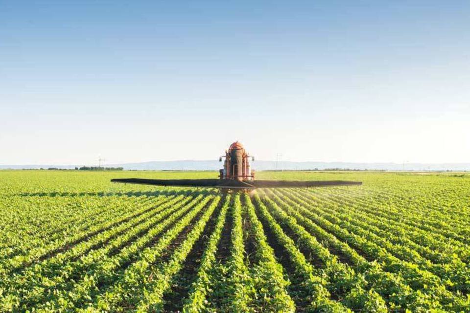 Piloto morre após queda de avião agrícola no interior de SP