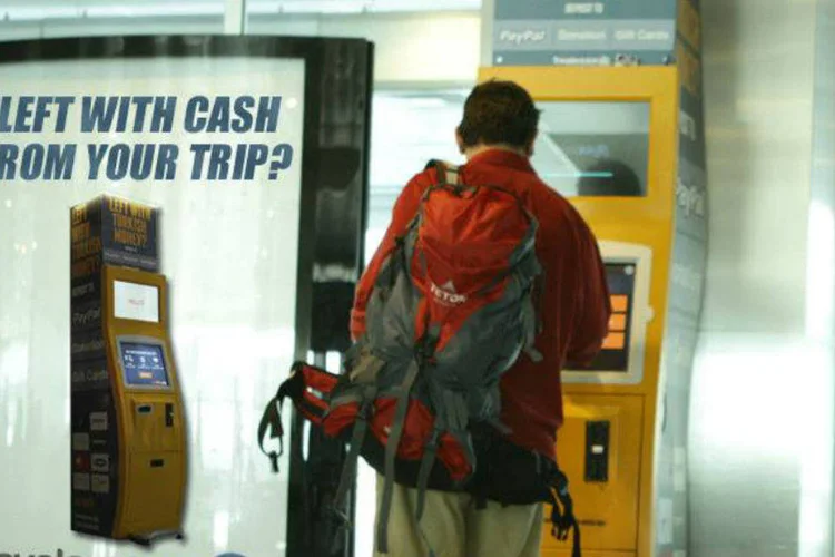 Quiosque da Travelers Box em aeroporto: máquinas recebem moedas e cédulas estrangeiras e as convertem (Divulgação/Facebook)