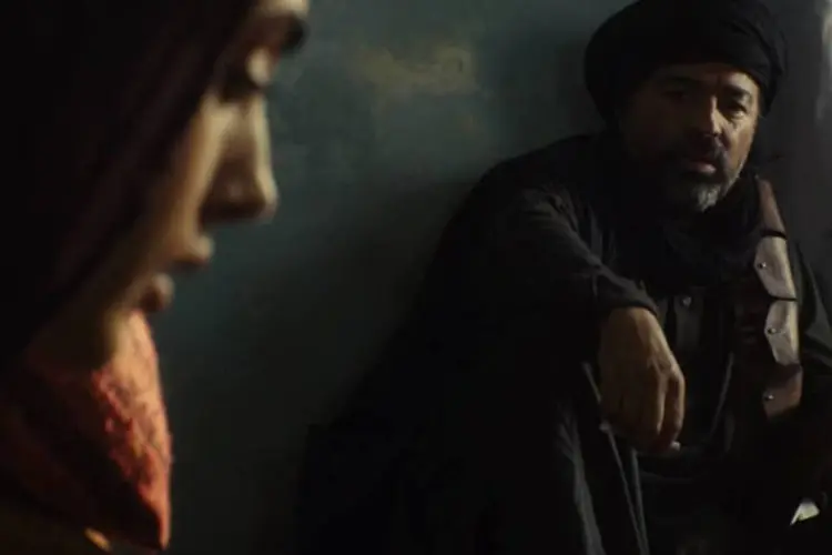 Trecho do filme afegão "A Pedra da Paciência", do diretor Atiq Rahimi (Reprodução/Trailer)