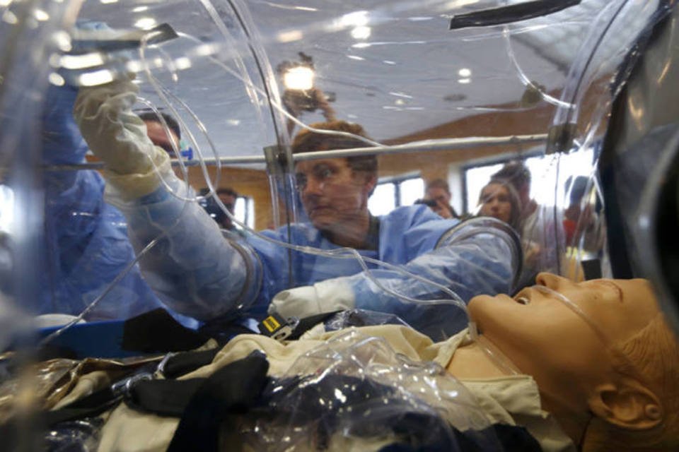 Segunda enfermeira do Texas com Ebola recebe tratamento