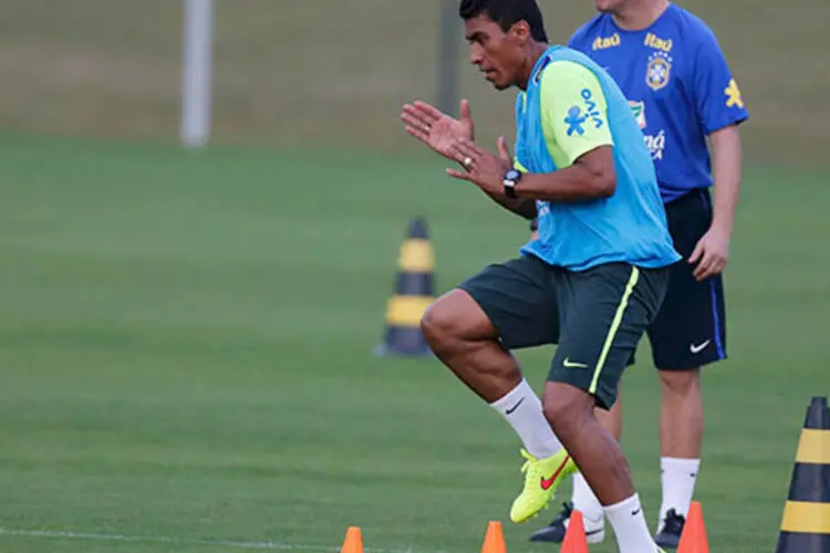 Paulinho durante treino da seleção brasileira (REUTERS/Marcelo Regua)