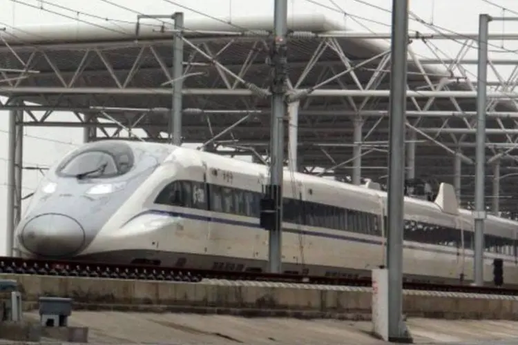 A nova série de trem conhecido pelas iniciais CRH tem seis carros e potência de 22.000.800 quilowatts - mais do que o dobro do trem-bala que faz a linha Pequim-Xangai (na foto) (ChinaFotoPress/Getty Images)