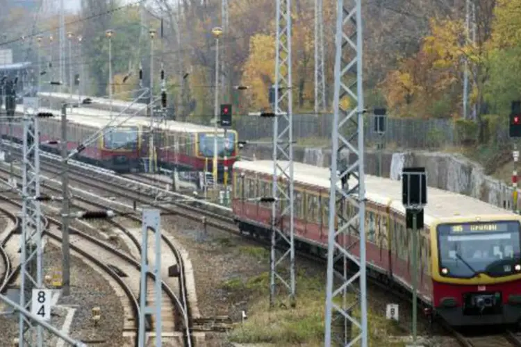 Trem da S-Bahn alemã é visto na estação de Greifswalder Strasse, em Berlim (John MacDougall/AFP)