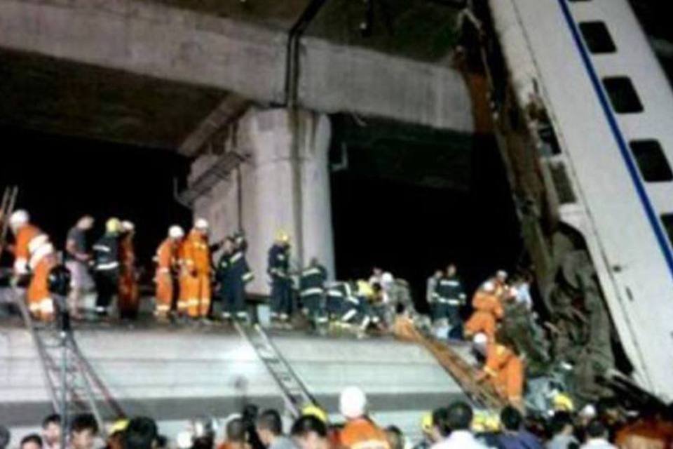 Acidente de trem na China deixa 32 mortos e 100 feridos
