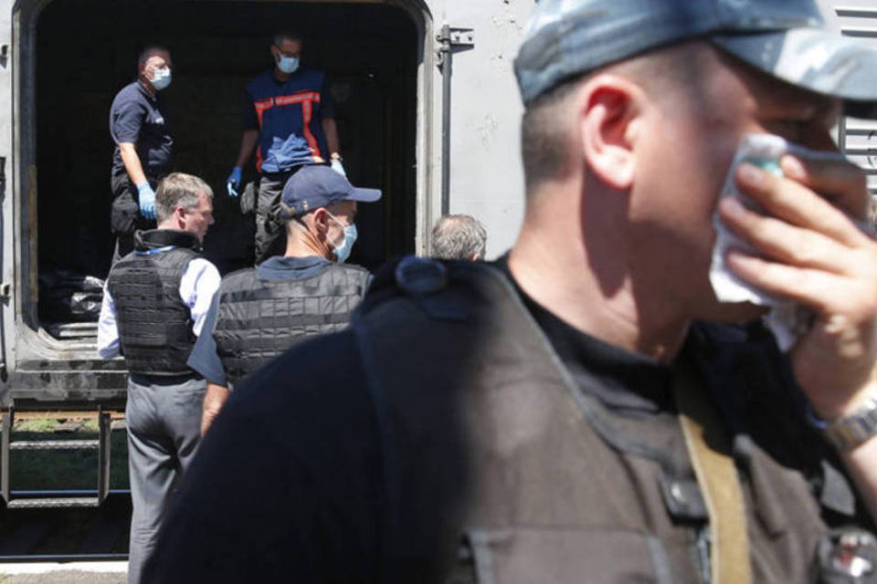 Trem com vítimas do MH17 está em Donetsk