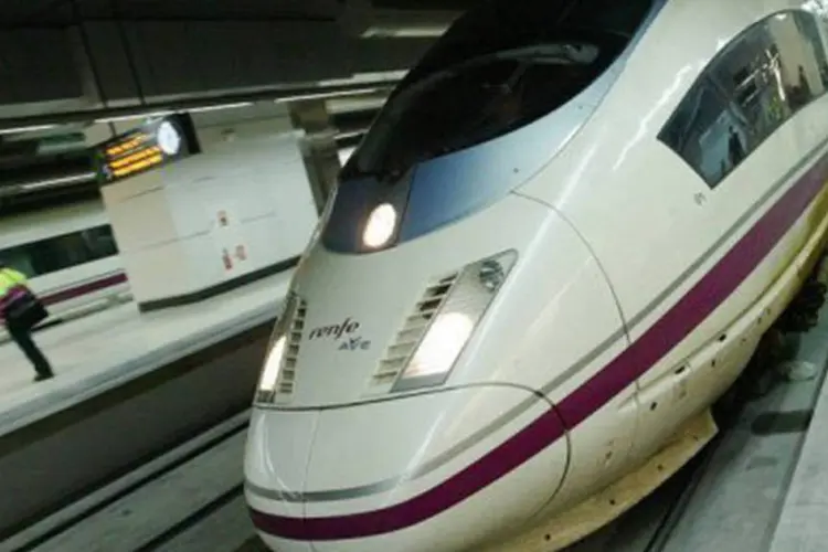 
	Trem de alta velocidade: China quer que trajetos de trens de alta velocidade cheguem ao marco de 18 mil quil&ocirc;metros em 2015.&nbsp;
 (Josep Lago/AFP)
