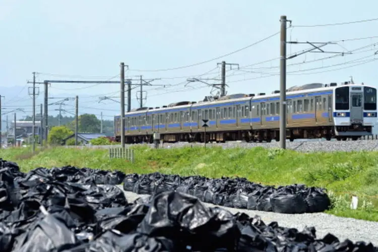 Trem da companhia ferroviária japonesa JR em Fukushima: conexões ficaram 3 anos sem operar (The Asahi Shimbun/Getty Images)