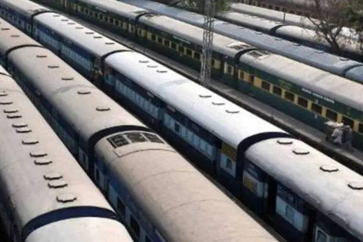 
	Trens da Indian Railways em Hyderabad: imprensa local mencionou a possibilidade de 20 mortes na trag&eacute;dia (AFP/Arquivos)