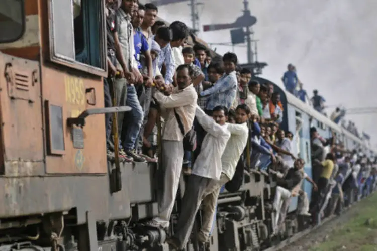 Trem na Índia: os trens no país transportam 23 milhões de pessoas por dia (Anindito Mukherjee/Reuters)