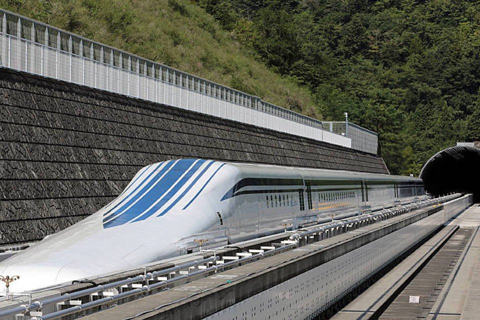 Trem japonês com levitação magnética viajará a 480 km/h