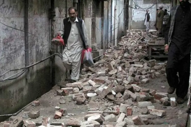 
	Terremoto no Paquist&atilde;o: &quot;Em compara&ccedil;&atilde;o com outros anos, o inverno come&ccedil;ou antes de tempo nas &aacute;reas de Khyber Pakhtunkhwa atingidas pelo terremoto, o que indica que ser&aacute; duro&quot;
 (REUTERS)
