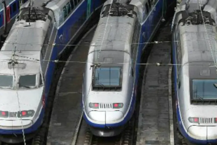 Trens de alta velocidade na estação de Bercy, Paris: inicialmente, cogitou-se a possibilidade de se tratar de explosivo (Joel Saget/AFP)