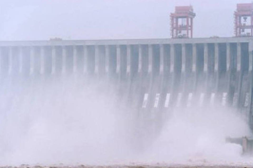 Represa chinesa das Três Gargantas alcança pleno rendimento