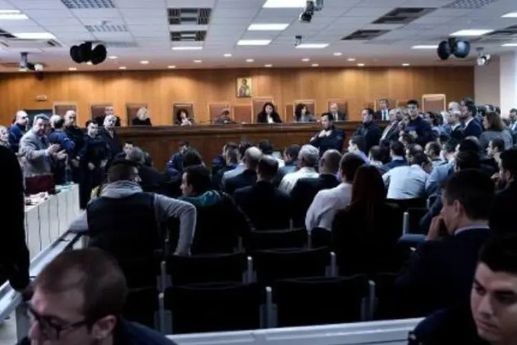 Tribunal de Atenas durante o início do julgamento do partido Amanhecer Dourado (Aris Messinis/AFP)