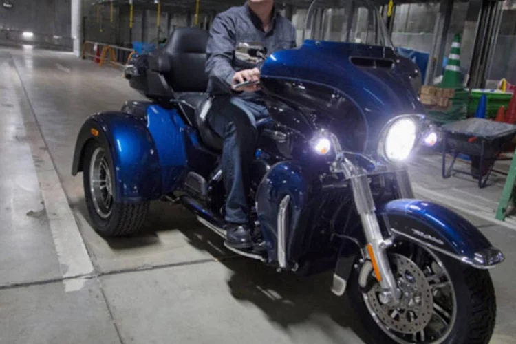 
	Stuart Farrell,&nbsp;diretor das opera&ccedil;&otilde;es da&nbsp;Harley-Davidson no Jap&atilde;o, em uma motocicleta Tri Glide, em T&oacute;quio
 (Noriyuki Aida/Bloomberg)