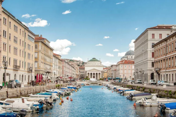 
	Trieste, na It&aacute;lia: prazo para a apresenta&ccedil;&atilde;o de ofertas chegou ao fim em 13 de julho, mas o governo prorrogou o per&iacute;odo at&eacute; o fim de agosto
 (Dieter Hawlan/Shutterstock.com/Kayak)