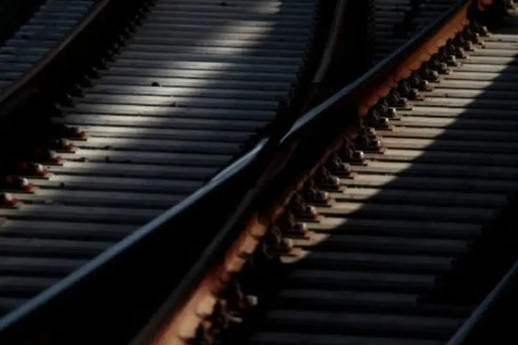 
	Trilhos de trem: a redu&ccedil;&atilde;o &eacute; um obst&aacute;culo &agrave; competitividade e &agrave; expans&atilde;o do setor ferrovi&aacute;rio
 (Antonio Heredia/Bloomberg)