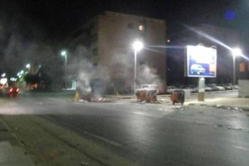 Mercenários atiram contra manifestantes, diz jornal líbio