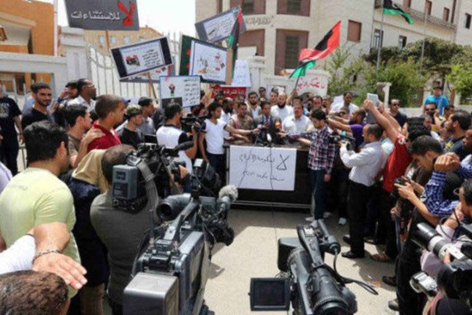 Violência escapa ao controle do governo na Líbia