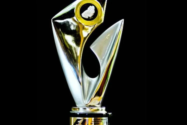Os troféus foram criados pelo artista plástico brasileiro Paulo Soláriz, e são predominantemente prateados, com detalhes em preto e dourado (Divulgação)