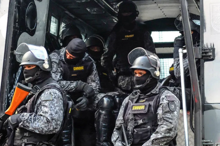 Membros da Tropa de Choque desembarcam para agir em protesto contra as tarifas do transporte, em São Paulo (Rafael Neddermeyer/ Fotos Públicas)
