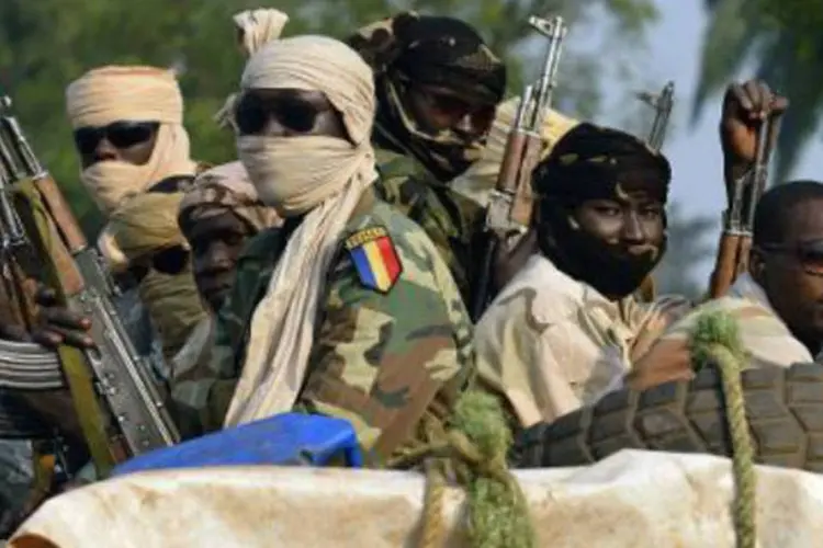 
	Tropas do Chade escoltam civis na Rep&uacute;blica Centro-Africana: este &eacute; o incidente mais grave envolvendo tropas estrangeiras no pa&iacute;s desde 2013
 (Eric Feferberg/AFP)