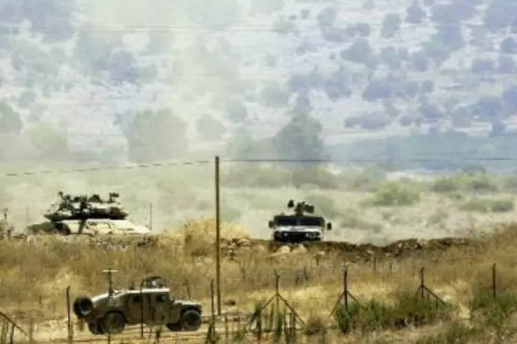 
	Tropas israelenses na fronteira entre o L&iacute;bano e Israel
 (Mahmoud Zayyat/AFP)