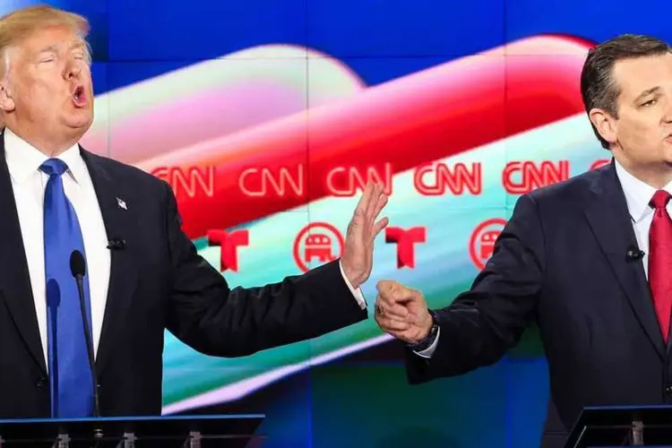 
	Donald Trump e Ted Cruz: Cruz est&aacute; tentando se mostrar como o &uacute;nico pr&eacute;-candidato republicano ainda na corrida com chance de bater Trump
 (Getty Images)