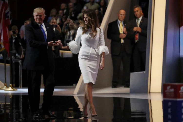 
	Donald e Melania Trump: o magnata, surpreendentemente, demorou dois dias para reagir ao assunto
 (Jim Young/Reuters)