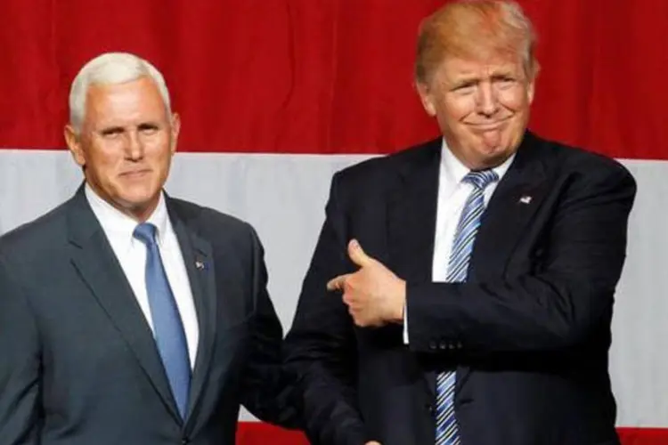 
	Trump e Mike Pence: governador de Indiana foi confirmado como candidato a vice de empres&aacute;rio
 (John Sommers II / Reuters)