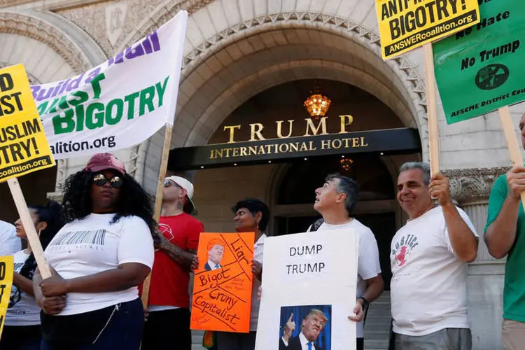 
	Protesto: o grupo quis realizar o protesto e denunciar a ret&oacute;rica racista do candidato
 (Kevin Lamarque/Reuters)