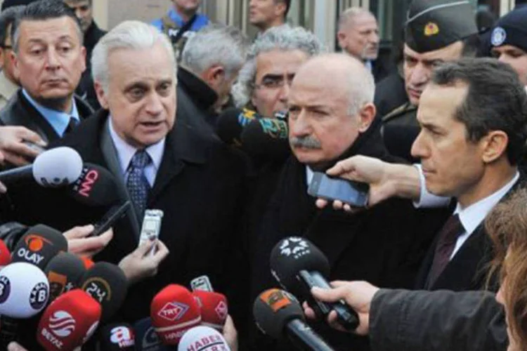O embaixador americano na Turquia, Francis Ricciardone: "Os embaixadores devem ocupar-se de seus assuntos e não expressar opiniões que interfiram nos assuntos internos e judiciais da Turquia", declarou Bekir Bozdag. (©afp.com / Adem Altan)