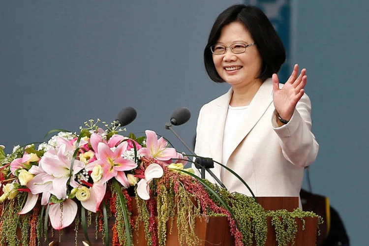 Os EUA reconhecem a República Popular da China desde 1979, mas mantem relações comerciais e uma aliança militar com a ilha, para a qual vende armas (Tyrone Siu/Reuters)