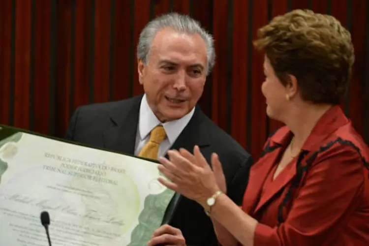 
	Diploma&ccedil;&atilde;o da presidente reeleita Dilma Rousseff e do vice Michel Temer: a Dilma recebeu 51,64% dos votos v&aacute;lidos
 (Valter Campanato/Agência Brasil)
