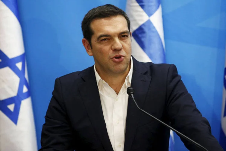 
	Alexis Tsipras: &quot;n&oacute;s garantimos que vamos atingir o super&aacute;vit, mesmo que tenhamos que usar o &#39;freio fiscal&#39;, mas s&oacute; uma vez, em 2018&quot;, disse Tsipras
 (Ronen Zvulun/REUTERS)