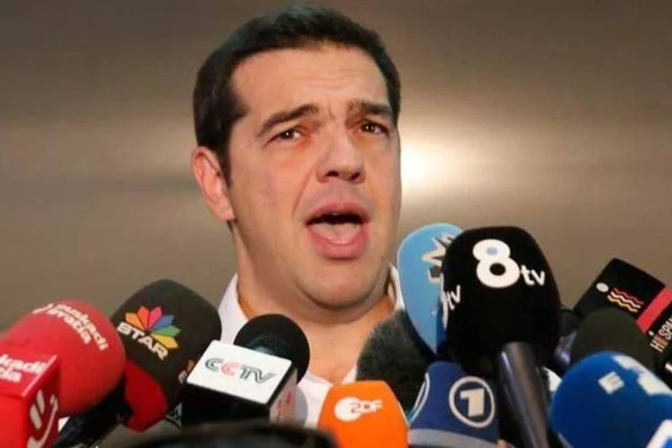 
	Alexis Tsipras fala com jornalistas em Atenas: &quot;(objetivo &eacute; a) amplia&ccedil;&atilde;o do terreno que ganhamos nas negocia&ccedil;&otilde;es (com os credores)&quot;
 (REUTERS/Alkis Konstantinidis)