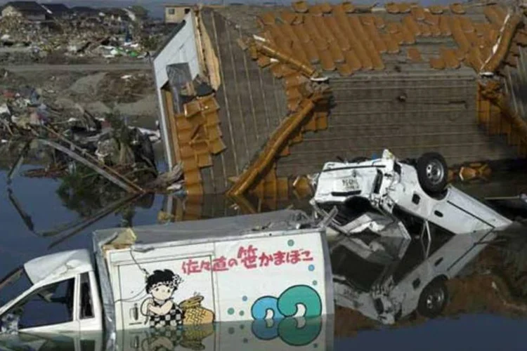 Cidade devastada pelo tsunami no Japão: profissionais que planejam contra desastres começam a ganhar força no Brasil