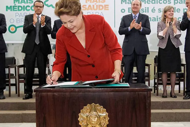 
	Dilma: a presidente citou que o pa&iacute;s mant&eacute;m a &quot;infla&ccedil;&atilde;o sob controle&quot; e disse tamb&eacute;m que o desemprego se encontra &quot;num dos n&iacute;veis mais baixos&quot;
 (Roberto Stuckert Filho/PR)