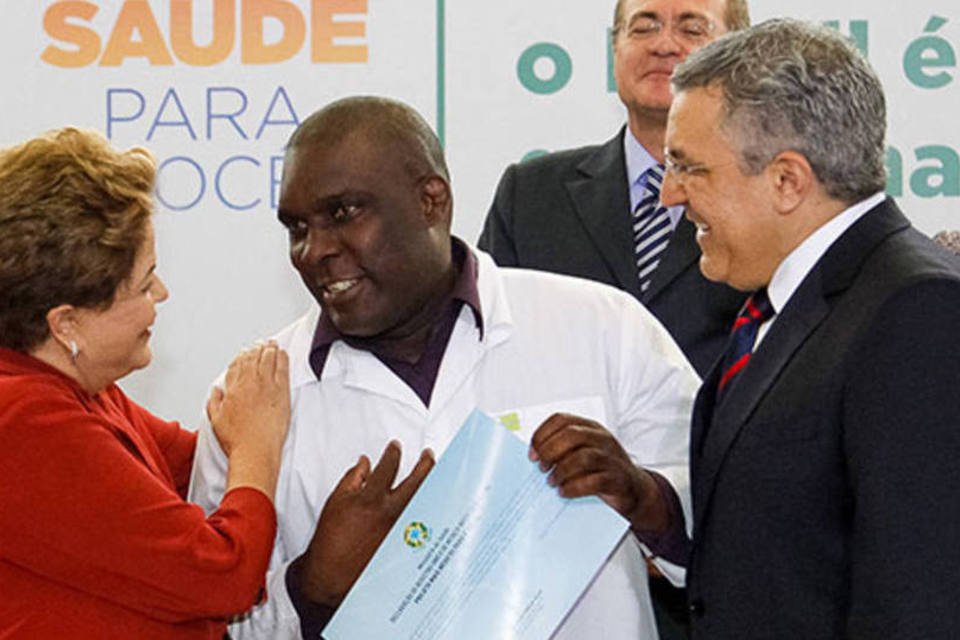 Dilma pede desculpas a médico cubano vaiado