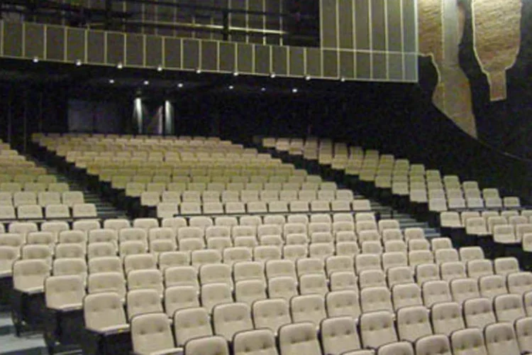 O TUCA, tradicional teatro da PUC-SP foi sede do 1º debate online entre os candidatos Marina Silva (PV), José Serra (PSDB) e Dilma Roussef (PT).  (.)
