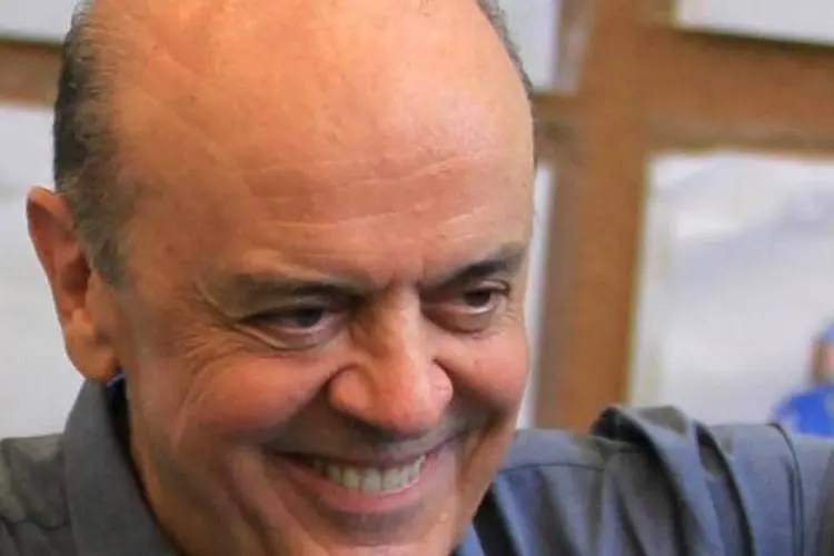 
	Jos&eacute; Serra (PSDB): &quot;na pol&iacute;tica, voc&ecirc; n&atilde;o pode carregar paix&otilde;es de passado para um momento presente. Voc&ecirc; tem que se desfazer delas, at&eacute; porque voc&ecirc; precisa de energia para somar para o futuro&quot;, afirmou.
 (Paulo Whitaker/Reuters)