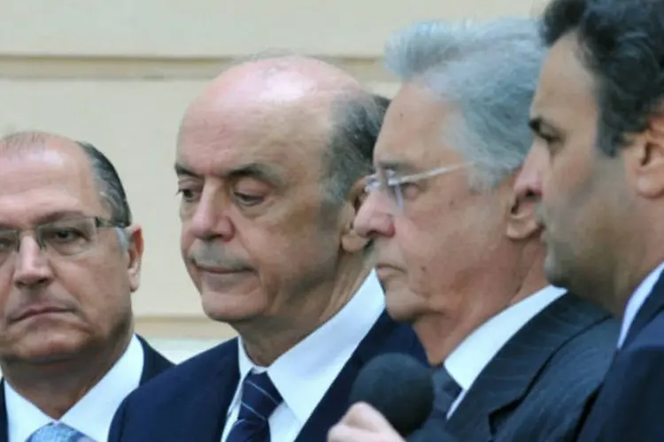 
	Os tucanos Geraldo Alckmin, Jos&eacute; Serra, Fernando Henrique Cardoso e A&eacute;cio Neves: FHC foi o primeiro a se posicionar contra a CPI
 (Fabio Rodrigues Pozzebom/ABr)