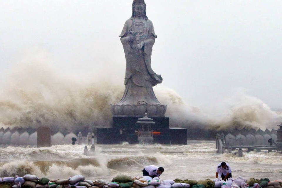 Tufão atinge sul da China; 200 mil pessoas são retiradas