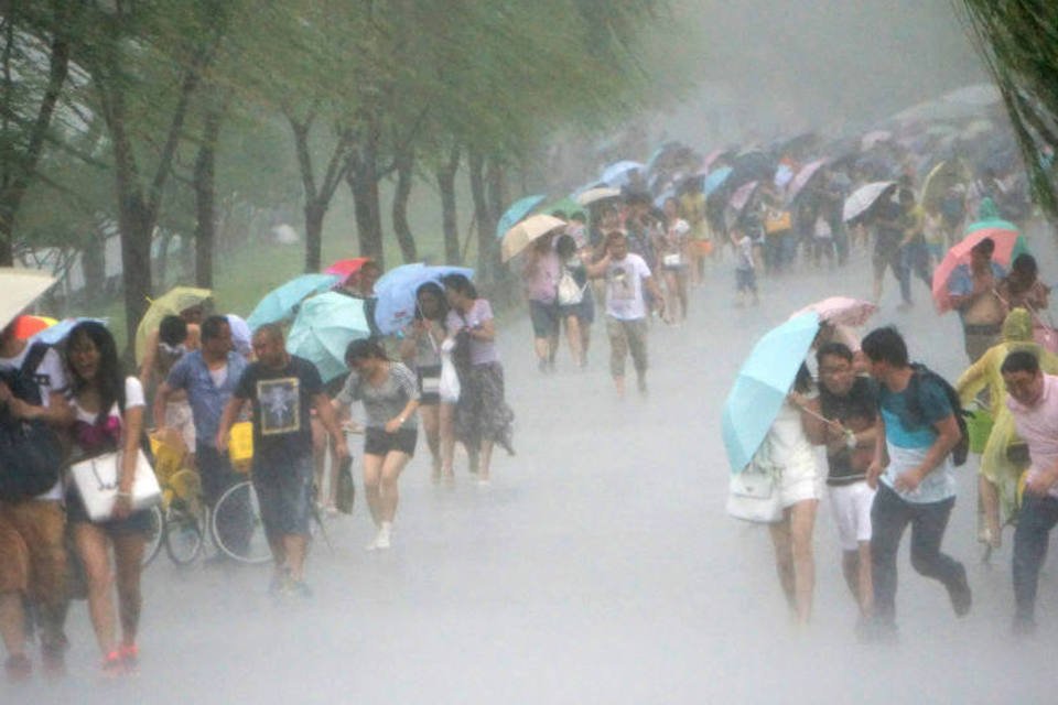 Passagem de tufão força evacuação de milhares em Taiwan