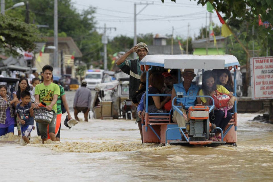 Sobe para 14 os mortos pela passagem de Tufão nas Filipinas