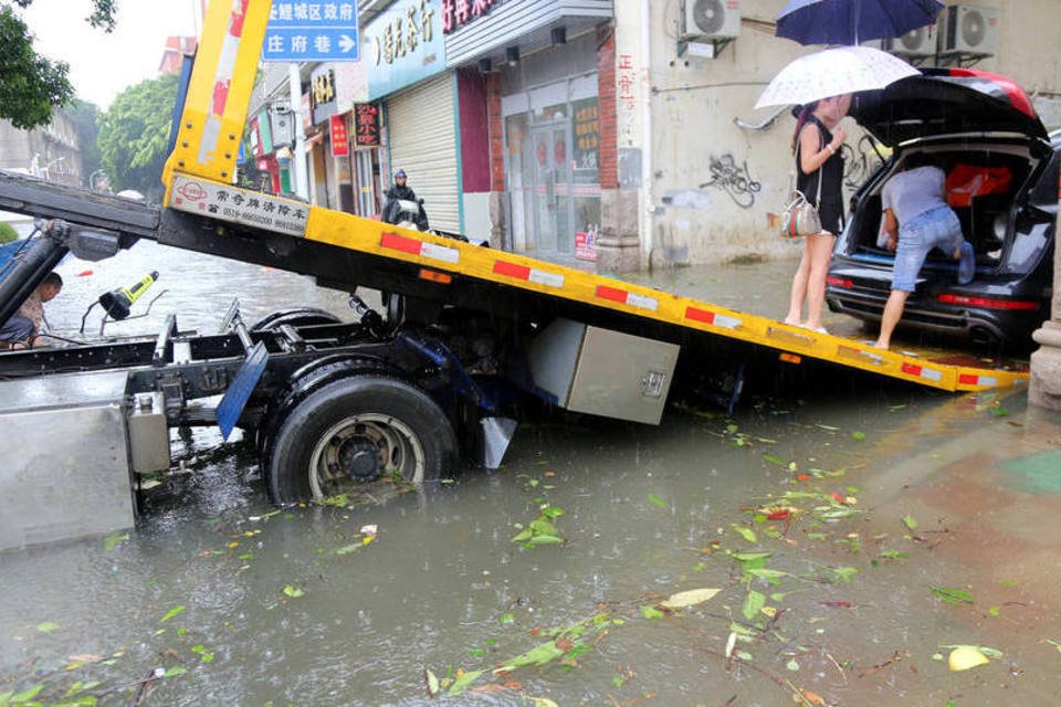 Tufão que atingiu China e Taiwan mata pelo menos 2