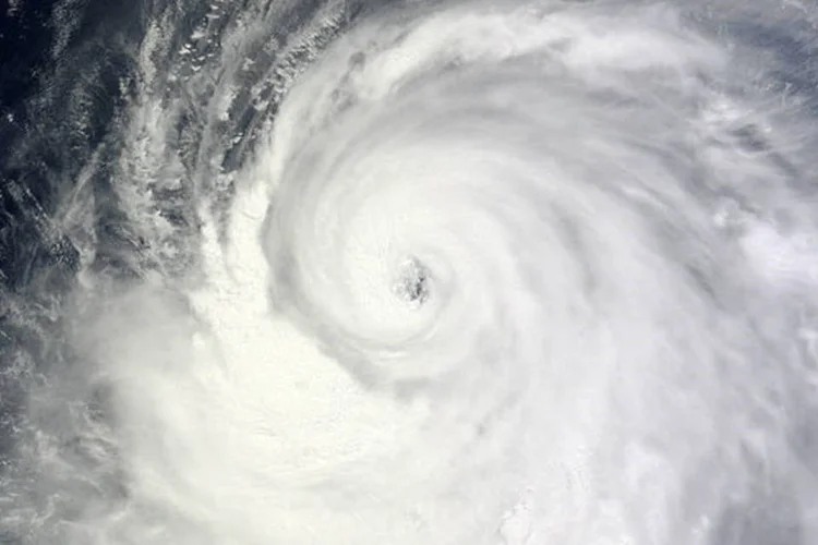 Tufão Neoguri se aproxima do Japão (Reu/Nasa)