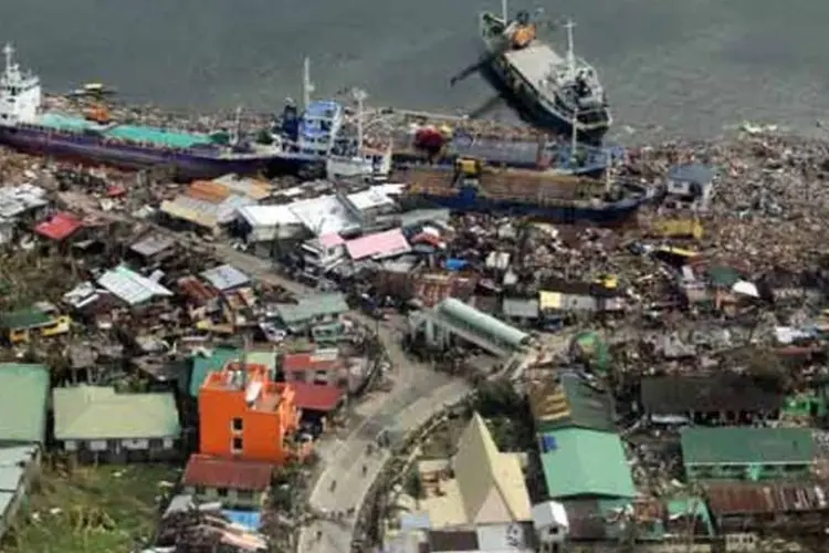 
	Estragos provocados pelo tuf&atilde;o Haiyan: maior parte dos deslocados estavam na &Aacute;sia
 (Getty Images)