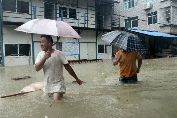 
	Tempestades: o tuf&atilde;o chegou na noite do s&aacute;bado ao litoral chin&ecirc;s
 (REUTERS/Stringer)