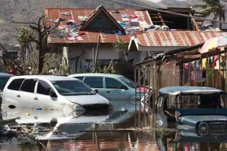 
	Destrui&ccedil;&atilde;o nas Filipinas ap&oacute;s passagem do tuf&atilde;o Haiyan: ONU afirma que espera pelo pior&nbsp;e estima o n&uacute;mero de mortos em&nbsp;&quot;mais de 10 mil pessoas&quot;
 (Getty Images)